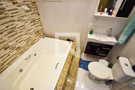 Casa à venda com 200m², 4 quartos e sem vaga Casa à venda com 200m², 4 quartos e sem vagaBanheiro do Quarto 2 - Suíte