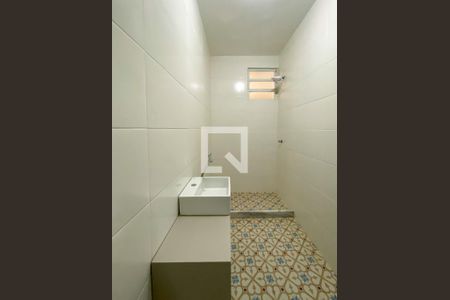 Banheiro/ acesso para dois dormitórios de apartamento para alugar com 2 quartos, 69m² em Botafogo, Rio de Janeiro