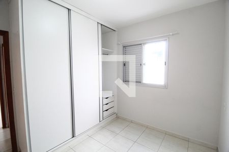 Quarto 1 - Suíte de apartamento para alugar com 2 quartos, 54m² em Santa Mônica, Uberlândia