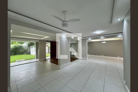 Sala de casa de condomínio à venda com 4 quartos, 380m² em Barra da Tijuca, Rio de Janeiro