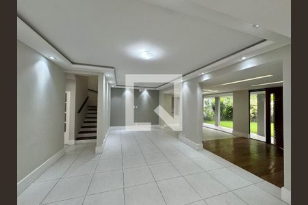 Sala de casa de condomínio à venda com 4 quartos, 380m² em Barra da Tijuca, Rio de Janeiro