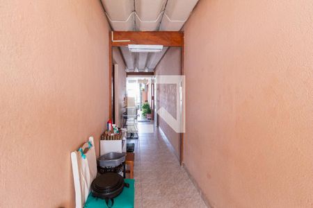 Casa à venda com 225m², 4 quartos e 2 vagas Casa à venda com 225m², 4 quartos e 2 vagasCorredor