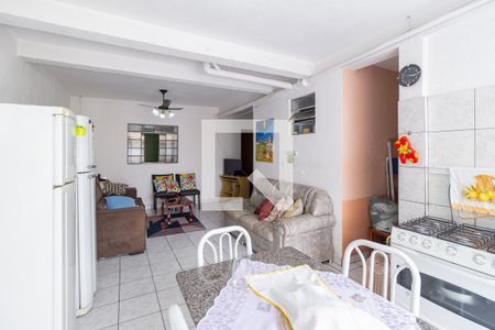 Casa à venda com 225m², 4 quartos e 2 vagas Casa à venda com 225m², 4 quartos e 2 vagasSala/Cozinha Casa 2