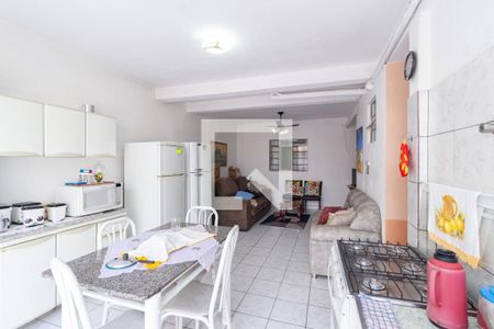 Casa à venda com 225m², 4 quartos e 2 vagas Casa à venda com 225m², 4 quartos e 2 vagasSala/Cozinha Casa 2