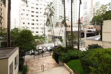 Vista Sala de apartamento à venda com 2 quartos, 75m² em Moema, São Paulo