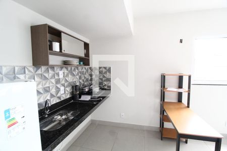 Sala/Cozinha de kitnet/studio para alugar com 1 quarto, 33m² em Umuarama, Uberlândia