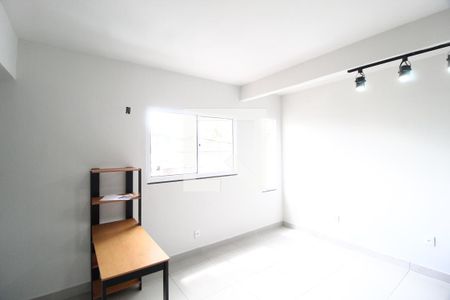 Sala/Cozinha de kitnet/studio para alugar com 1 quarto, 33m² em Umuarama, Uberlândia