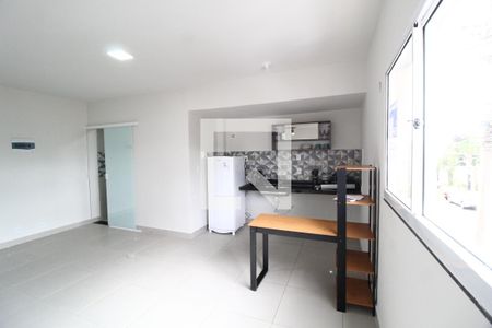 Sala/Cozinha de kitnet/studio para alugar com 1 quarto, 33m² em Umuarama, Uberlândia