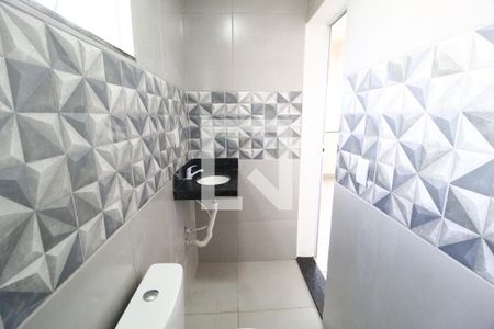 Banheiro de kitnet/studio para alugar com 1 quarto, 33m² em Umuarama, Uberlândia