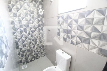 Banheiro de kitnet/studio para alugar com 1 quarto, 33m² em Umuarama, Uberlândia