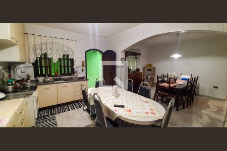 Casa à venda com 241m², 3 quartos e 2 vagas Casa à venda com 241m², 3 quartos e 2 vagasCozinha