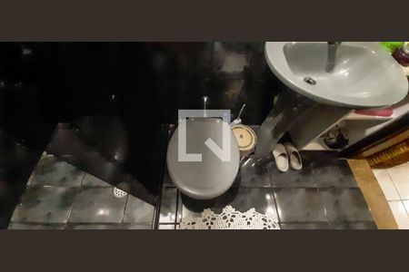 Casa à venda com 241m², 3 quartos e 2 vagas Casa à venda com 241m², 3 quartos e 2 vagasBanheiro Social de Cima