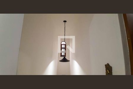 Casa à venda com 241m², 3 quartos e 2 vagas Casa à venda com 241m², 3 quartos e 2 vagasEscada