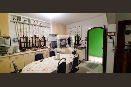 Casa à venda com 241m², 3 quartos e 2 vagas Casa à venda com 241m², 3 quartos e 2 vagasCozinha