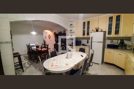 Casa à venda com 241m², 3 quartos e 2 vagas Casa à venda com 241m², 3 quartos e 2 vagasCozinha