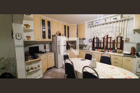 Casa à venda com 241m², 3 quartos e 2 vagas Casa à venda com 241m², 3 quartos e 2 vagasCozinha