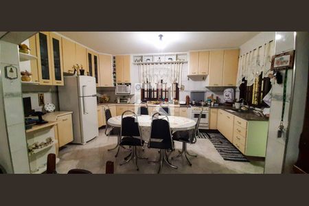 Casa à venda com 241m², 3 quartos e 2 vagas Casa à venda com 241m², 3 quartos e 2 vagasCozinha