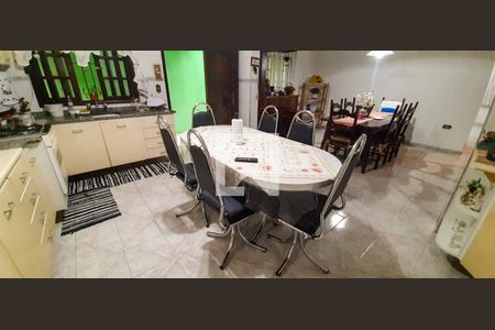 Casa à venda com 241m², 3 quartos e 2 vagas Casa à venda com 241m², 3 quartos e 2 vagasCozinha