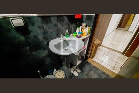 Casa à venda com 241m², 3 quartos e 2 vagas Casa à venda com 241m², 3 quartos e 2 vagasBanheiro Social de Cima