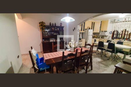 Casa à venda com 241m², 3 quartos e 2 vagas Casa à venda com 241m², 3 quartos e 2 vagasSala de Jantar