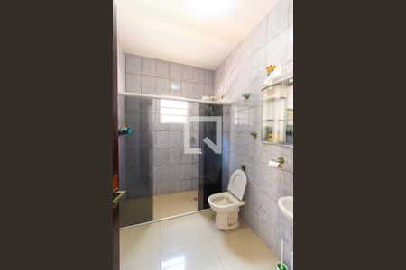 Casa para alugar com 420m², 5 quartos e 5 vagas Casa para alugar com 420m², 5 quartos e 5 vagasBanheiro andar inferior