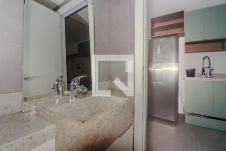 Banheiro de kitnet/studio para alugar com 1 quarto, 27m² em Petrópolis, Porto Alegre