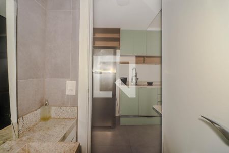 Banheiro de kitnet/studio para alugar com 1 quarto, 27m² em Petrópolis, Porto Alegre