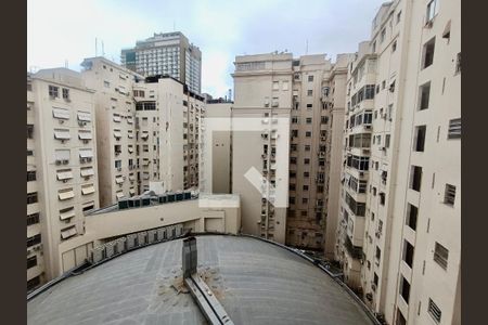 Varanda fechada vista de apartamento para alugar com 2 quartos, 70m² em Copacabana, Rio de Janeiro