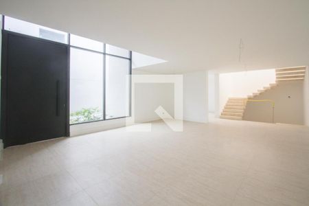 Sala de casa à venda com 4 quartos, 950m² em Chácara Santo Antônio, São Paulo