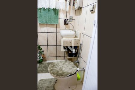 Casa à venda com 175m², 5 quartos e 2 vagas Casa à venda com 175m², 5 quartos e 2 vagasBanheiro