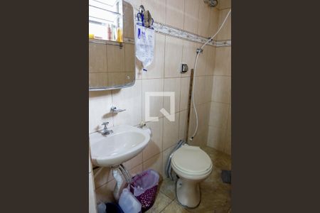 Casa à venda com 175m², 5 quartos e 2 vagas Casa à venda com 175m², 5 quartos e 2 vagasBanheiro