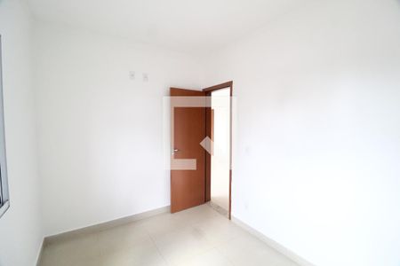 Quarto 1 de apartamento para alugar com 2 quartos, 45m² em Alvorada, Uberlândia