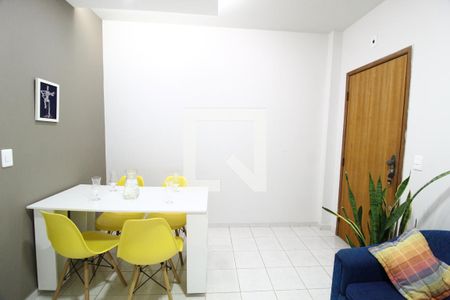 Sala de apartamento para alugar com 2 quartos, 60m² em Santa Mônica, Uberlândia