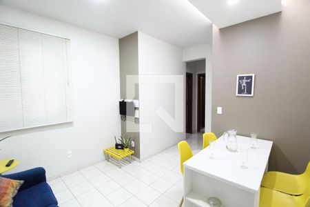 Sala de apartamento para alugar com 2 quartos, 60m² em Santa Mônica, Uberlândia