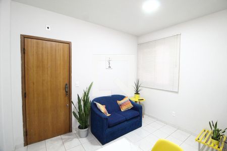 Sala de apartamento para alugar com 2 quartos, 60m² em Santa Mônica, Uberlândia