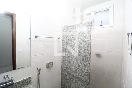 Banheiro do Quarto 1 de apartamento para alugar com 2 quartos, 60m² em Santa Mônica, Uberlândia