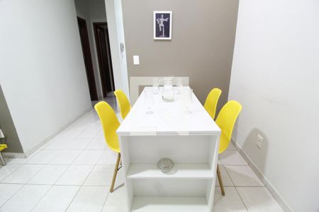 Sala de apartamento para alugar com 2 quartos, 60m² em Santa Mônica, Uberlândia