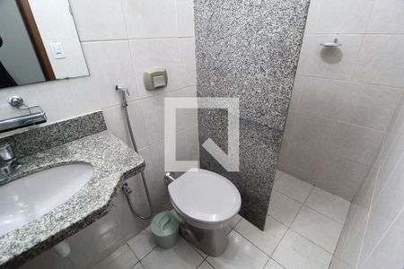 Banheiro do Quarto 1 de apartamento para alugar com 2 quartos, 60m² em Santa Mônica, Uberlândia