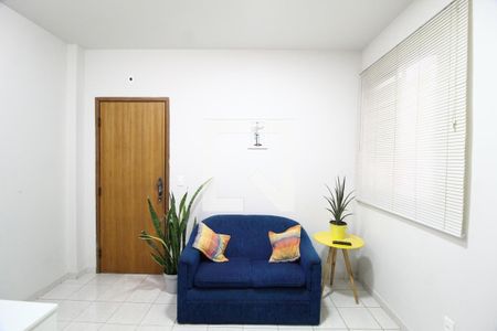 Sala de apartamento para alugar com 2 quartos, 60m² em Santa Mônica, Uberlândia