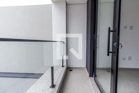 Casa à venda com 150m², 3 quartos e 2 vagas Casa à venda com 150m², 3 quartos e 2 vagasVaranda