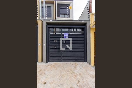 Casa à venda com 150m², 3 quartos e 2 vagas Casa à venda com 150m², 3 quartos e 2 vagasFachada