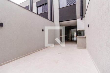 Casa à venda com 150m², 3 quartos e 2 vagas Casa à venda com 150m², 3 quartos e 2 vagasQuintal e Área de Serviço