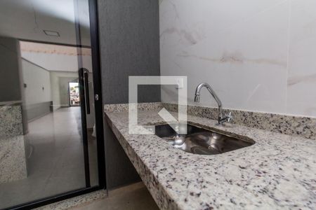 Casa à venda com 150m², 3 quartos e 2 vagas Casa à venda com 150m², 3 quartos e 2 vagasQuintal e Área de Serviço
