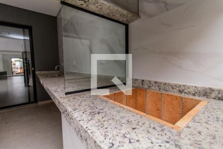 Casa à venda com 150m², 3 quartos e 2 vagas Casa à venda com 150m², 3 quartos e 2 vagasQuintal e Área de Serviço - churrasqueira