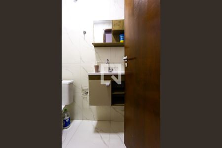 lavabo  de casa para alugar com 3 quartos, 189m² em Parque Pinheiros, Taboão da Serra