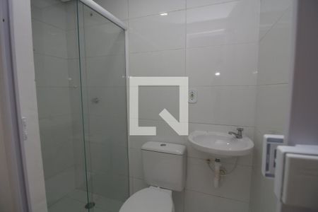 Banheiro de kitnet/studio para alugar com 0 quarto, 25m² em Vila Esperança, São Paulo