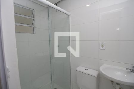 Banheiro de kitnet/studio para alugar com 0 quarto, 25m² em Vila Esperança, São Paulo