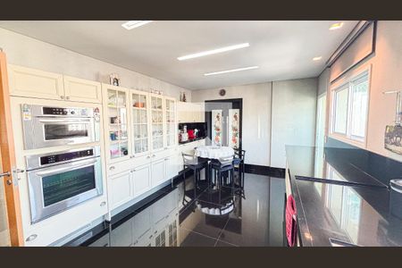 Apartamento à venda com 248m², 3 quartos e 4 vagas Apartamento à venda com 248m², 3 quartos e 4 vagasCozinha