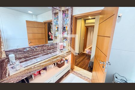 Apartamento à venda com 248m², 3 quartos e 4 vagas Apartamento à venda com 248m², 3 quartos e 4 vagasBanheiro da Suíte 3