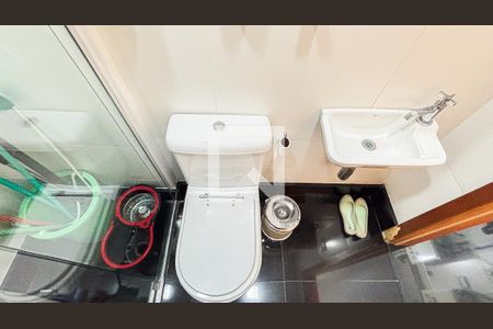 Apartamento à venda com 248m², 3 quartos e 4 vagas Apartamento à venda com 248m², 3 quartos e 4 vagasÁrea de Serviço - Banheiro